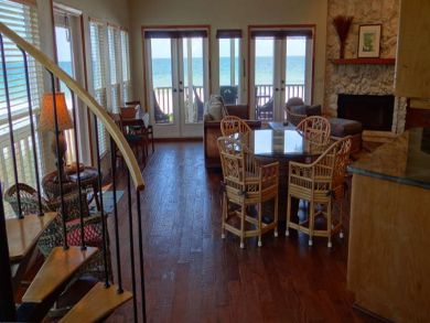 Wonderful Spacious and Open Beach Front  Townhouse Sleeps 6